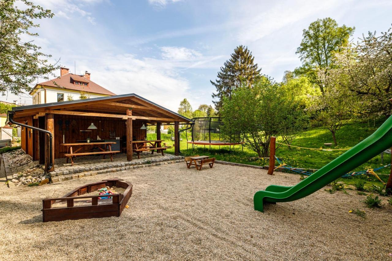 Penzion, Restaurant Gloria Chrastava Exteriör bild