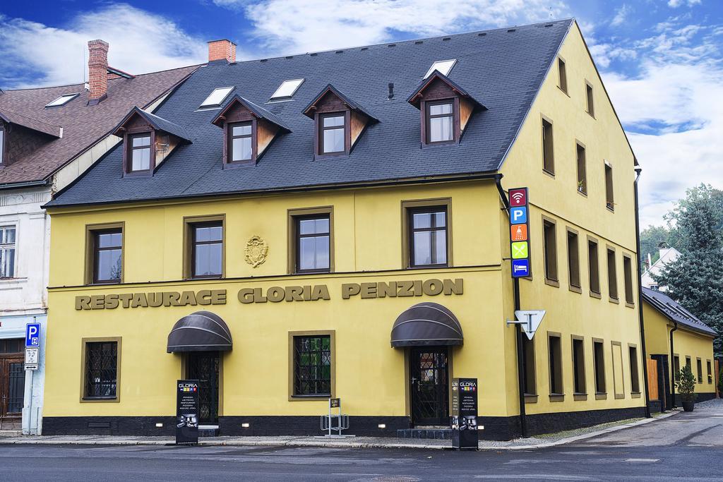Penzion, Restaurant Gloria Chrastava Exteriör bild